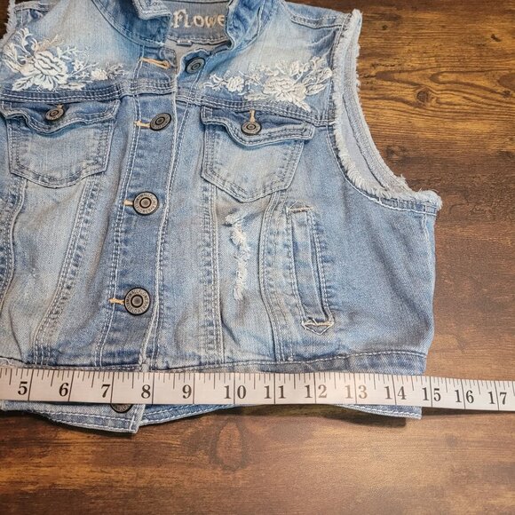 Wallflower Denim Vest M Floral Embroidered Ripped Medium Light Wash Fray Detail - Picture 7 of 8